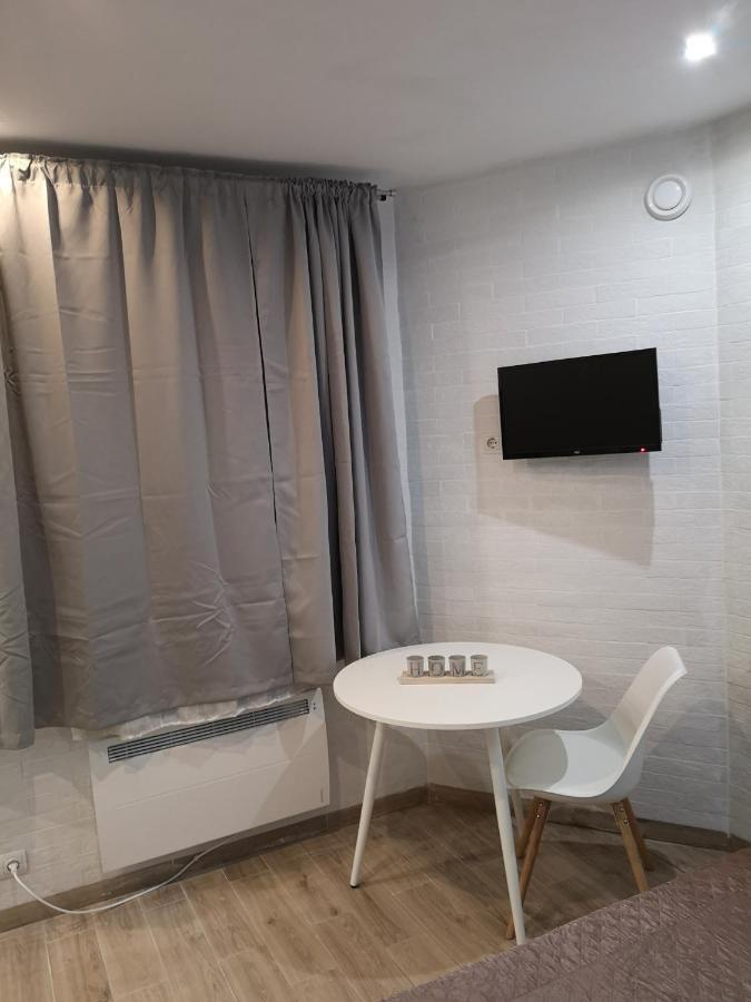 Freedom Apartment On Bazarna Str リヴィウ エクステリア 写真